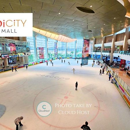Conezion Near Ioi City Mall, Maeps Serdang, Putrajaya By Cloud Host Buitenkant foto