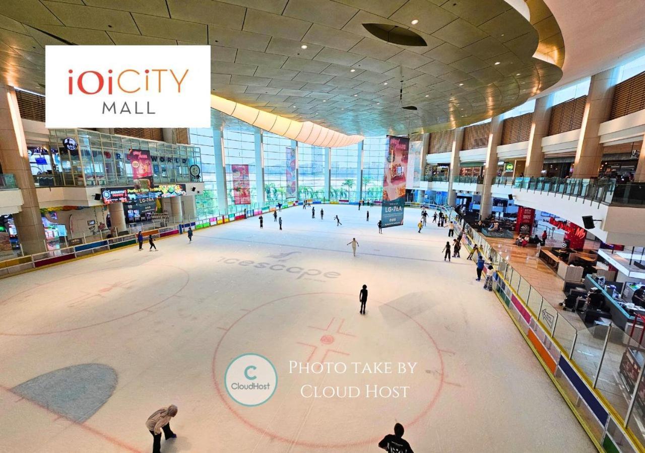 Conezion Near Ioi City Mall, Maeps Serdang, Putrajaya By Cloud Host Buitenkant foto