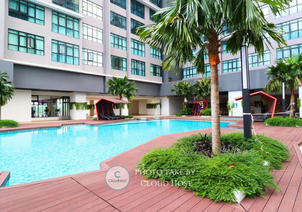 Conezion Near Ioi City Mall, Maeps Serdang, Putrajaya By Cloud Host Buitenkant foto